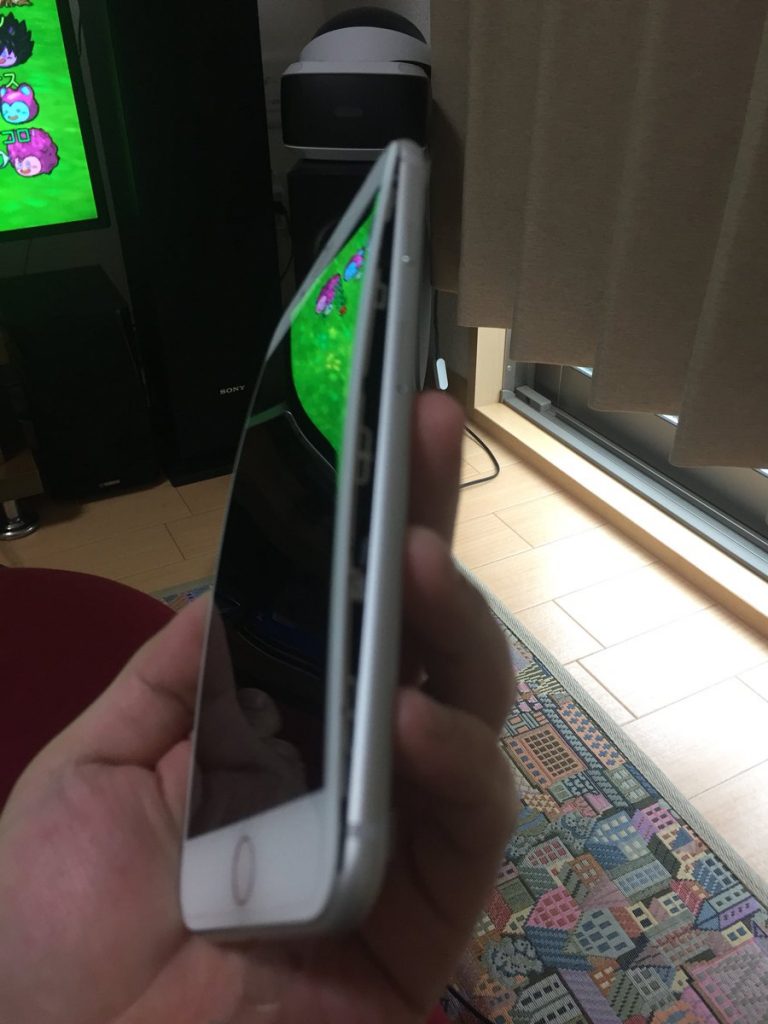 Apple Investigating Iphone 8 Swollen Battery Claims Dkeyq7vvoaah7gh