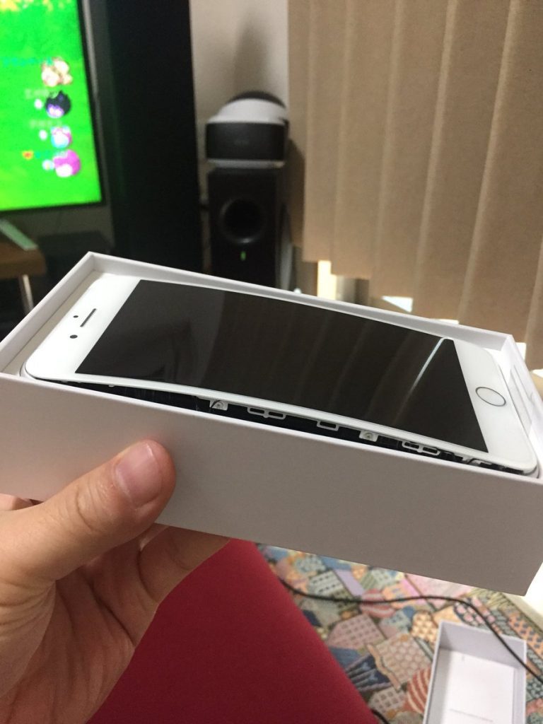 Apple Investigating Iphone 8 Swollen Battery Claims Dkeyq7zuiaaerpg