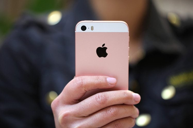 Why Is The Iphone Failing In India? Iphone se