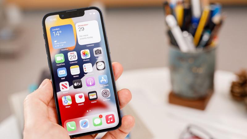 Iphone-mini-vs-standard-iphone-iphone-13-mini