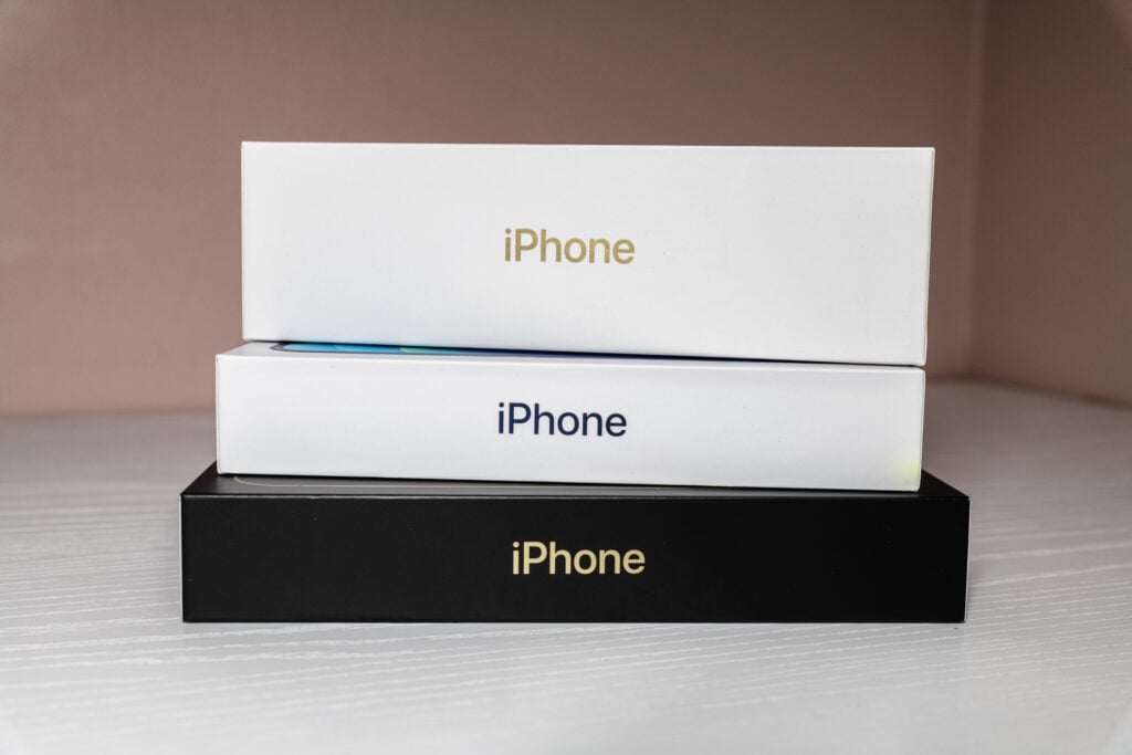 How old is my phone iphone box