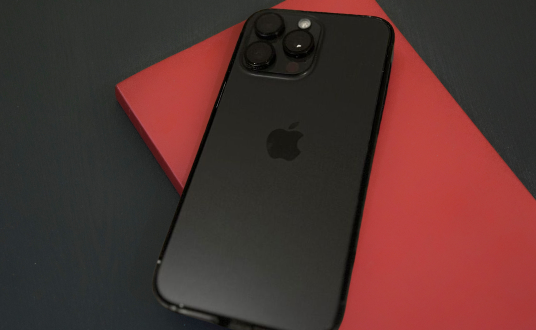 Iphone 15 pro max in black titanium