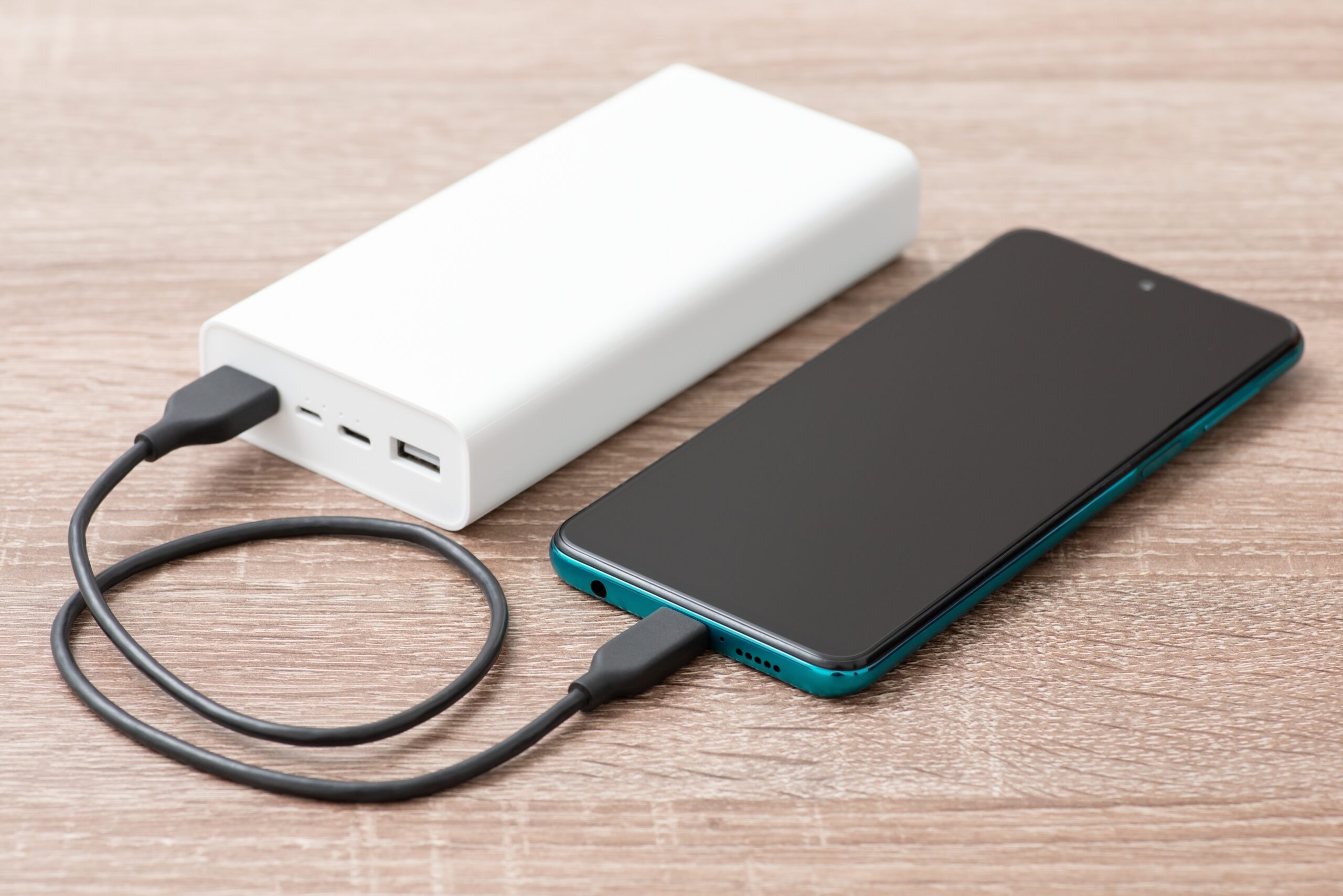 Phone connected to powerbank, ways to charge your phone