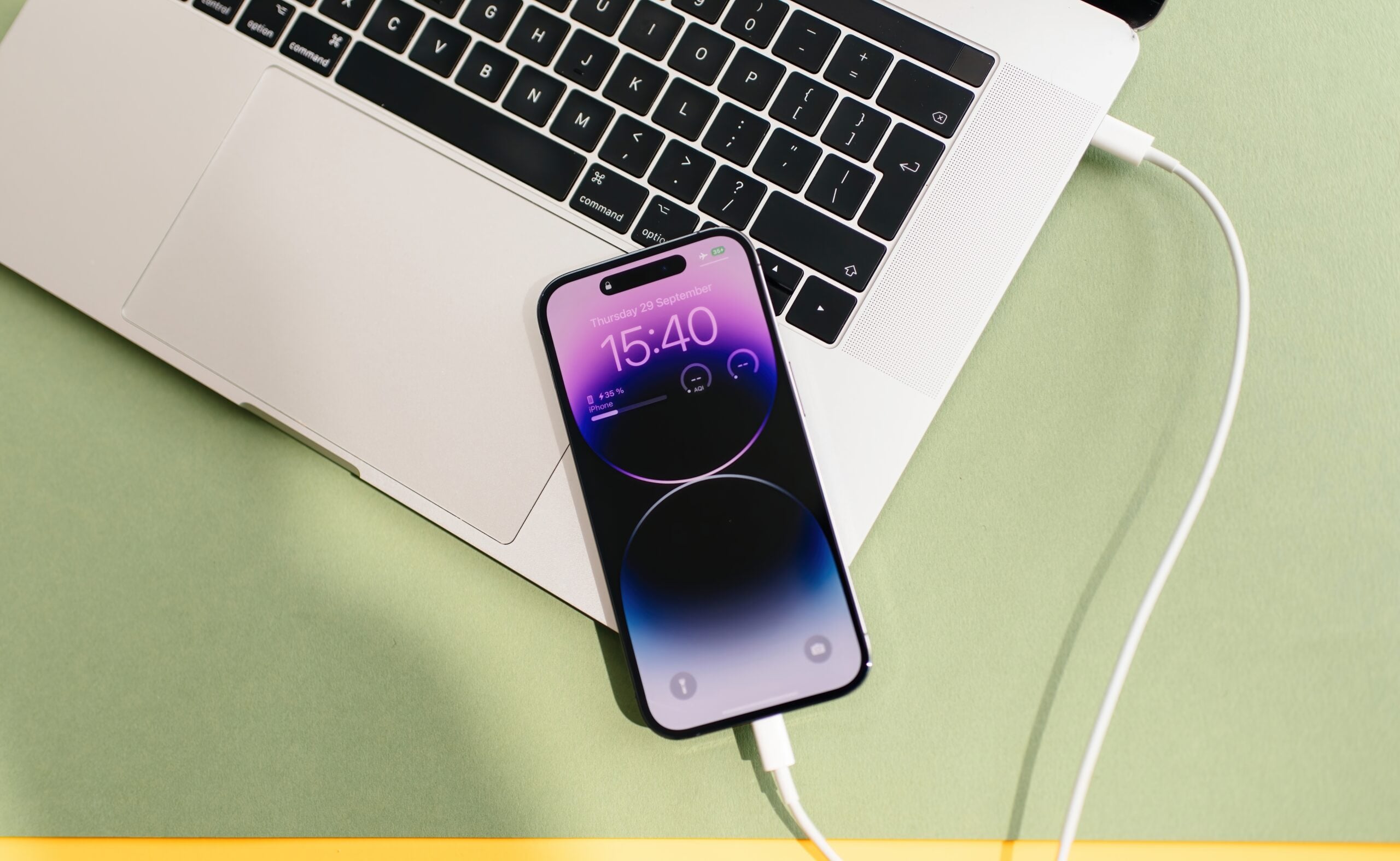 Data transfer and backup connecting iphone to macbook
